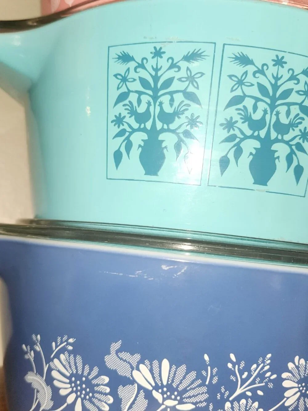 Pyrex casseroles, lots of Pyrex